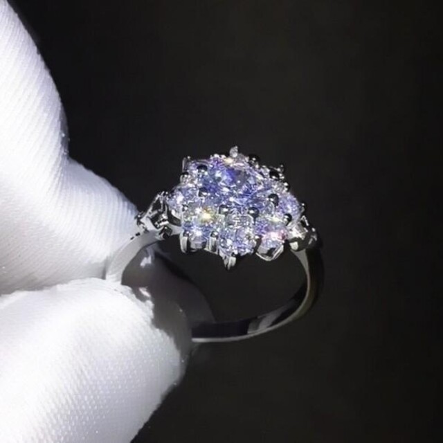 9連ダイヤモンドリング 4ct #プラチナ加工＃ レディースのアクセサリー(リング(指輪))の商品写真