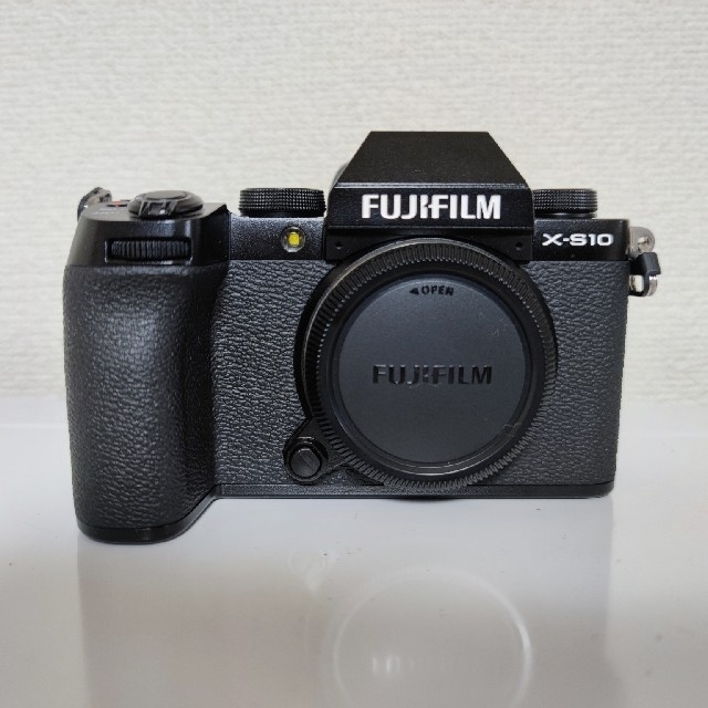 富士フイルム(フジフイルム)のFUJIFILM X-S10 XC15-45レンズキット スマホ/家電/カメラのカメラ(ミラーレス一眼)の商品写真