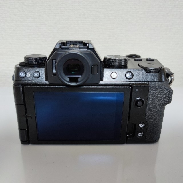 富士フイルム(フジフイルム)のFUJIFILM X-S10 XC15-45レンズキット スマホ/家電/カメラのカメラ(ミラーレス一眼)の商品写真