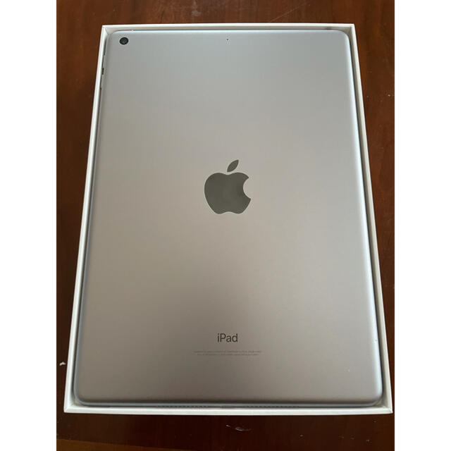 Apple(アップル)のiPad 128GB Wi-Fiモデル(第6世代) スマホ/家電/カメラのPC/タブレット(タブレット)の商品写真