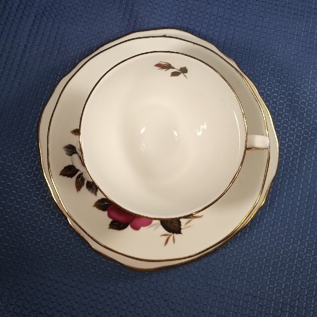 WEDGWOOD(ウェッジウッド)の英国製colclough コルクラフ 金彩amoretta ティートリオ インテリア/住まい/日用品のキッチン/食器(食器)の商品写真