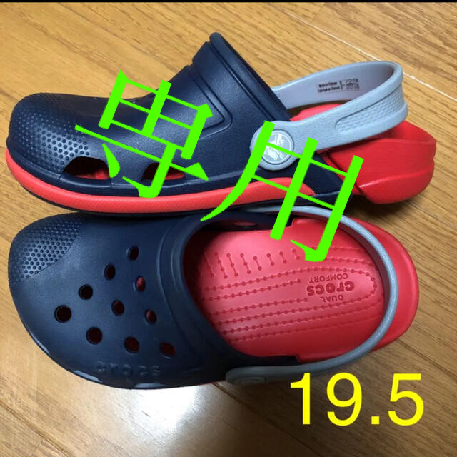 crocs(クロックス)の専用 キッズ/ベビー/マタニティのキッズ靴/シューズ(15cm~)(サンダル)の商品写真