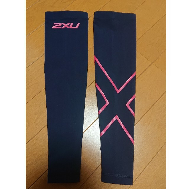 2XU(ツータイムズユー)の2XU アームスリーブ(両腕用) チケットのスポーツ(野球)の商品写真