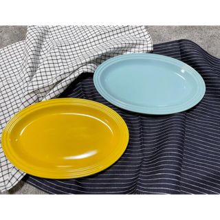 ルクルーゼ(LE CREUSET)の【新品未使用】ル・クルーゼ　オーバルプレート30cm  2枚セット(食器)