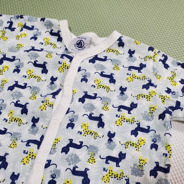 PETIT BATEAU(プチバトー)のプチバトー　ロンパース　67cm　6m　猫柄　双子コーデ　双子 キッズ/ベビー/マタニティのベビー服(~85cm)(ロンパース)の商品写真