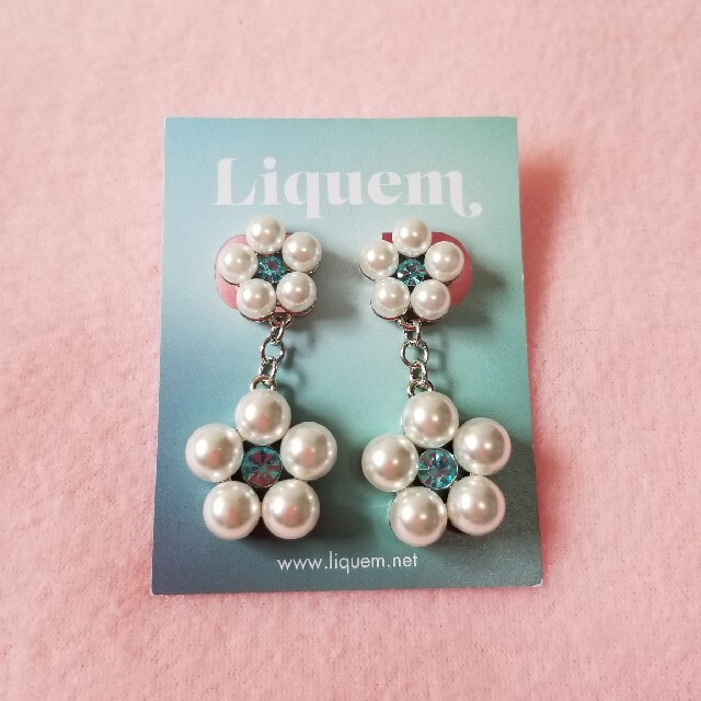 リキュエム【Liquem】お花 フラワー パールピアス レディースのアクセサリー(ピアス)の商品写真