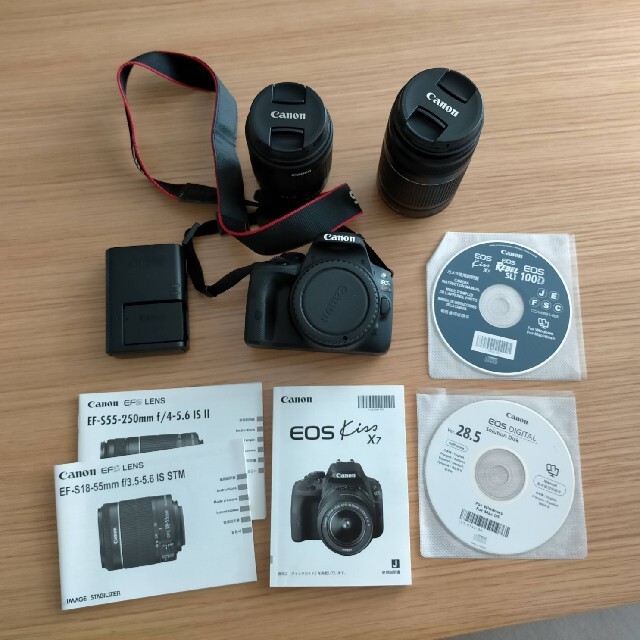 Canon デジタル一眼レフ EOS Kiss X7 ダブルズームキット スマホ/家電/カメラのカメラ(デジタル一眼)の商品写真
