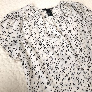 エイチアンドエム(H&M)のH&M ブラウス(シャツ/ブラウス(半袖/袖なし))