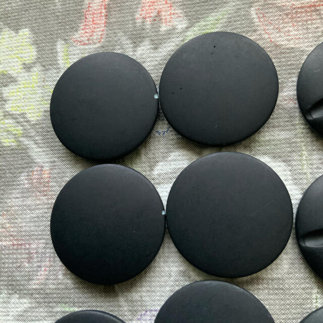 ボタン　ブラック　24ミリ　13個 ハンドメイドの素材/材料(各種パーツ)の商品写真