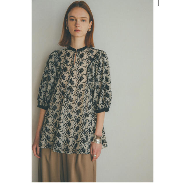 完売新品CLANE FLOWER LACE ARCH LINE BLOUSE