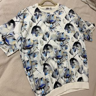 フーズフー(WHO'S WHO)の【値下げしました】フーズフー 花柄 トップス (Tシャツ/カットソー(半袖/袖なし))