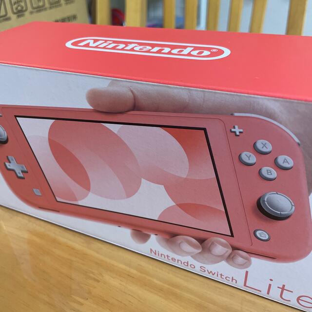 Nintendo Switch(ニンテンドースイッチ)のNintendo Switch NINTENDO SWITCH LITE コーラ エンタメ/ホビーのゲームソフト/ゲーム機本体(家庭用ゲーム機本体)の商品写真