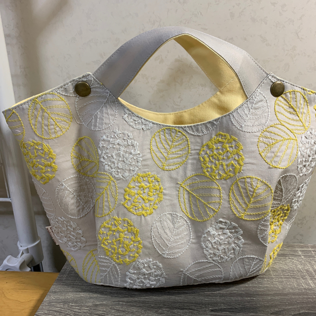 紫陽花柄　マルシェトート　ハンドメイド　バッグ ハンドメイドのファッション小物(バッグ)の商品写真