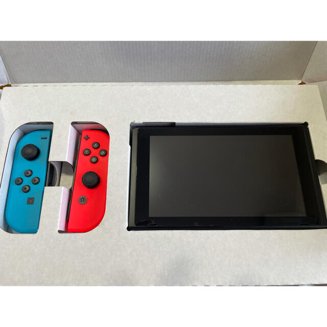 Nintendo Switch(ニンテンドースイッチ)のSwitch本体　美品 エンタメ/ホビーのゲームソフト/ゲーム機本体(家庭用ゲーム機本体)の商品写真