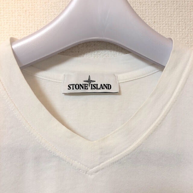 STONE ISLAND(ストーンアイランド)の希少Ｖネック ワッペンロンT メンズのトップス(Tシャツ/カットソー(七分/長袖))の商品写真