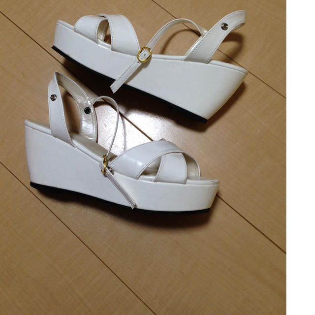 GRL(グレイル)のGRL 白 サンダル レディースの靴/シューズ(サンダル)の商品写真