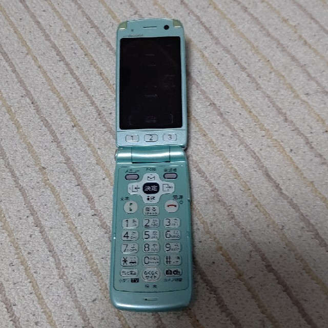 docomo ガラケー F-09B 本体