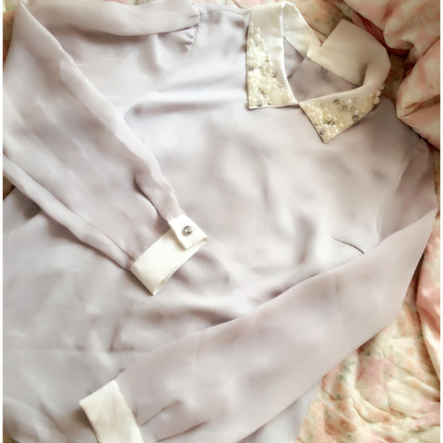 Rirandture(リランドチュール)の襟つきビジューブラウス レディースのトップス(シャツ/ブラウス(長袖/七分))の商品写真