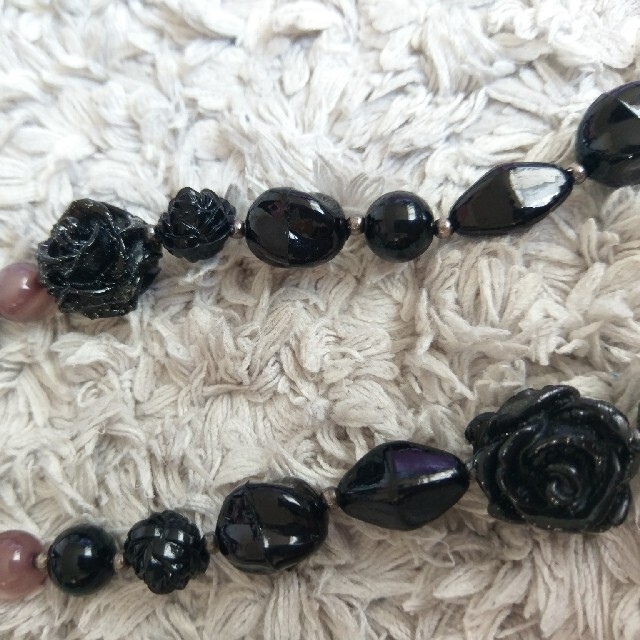 M'S GRACY(エムズグレイシー)のエムズグレイシー　ネックレス　バラ　黒　ロング レディースのアクセサリー(ネックレス)の商品写真