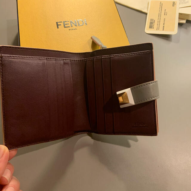 FENDI(フェンディ)の二つ折り財布　FENDI グレー レディースのファッション小物(財布)の商品写真