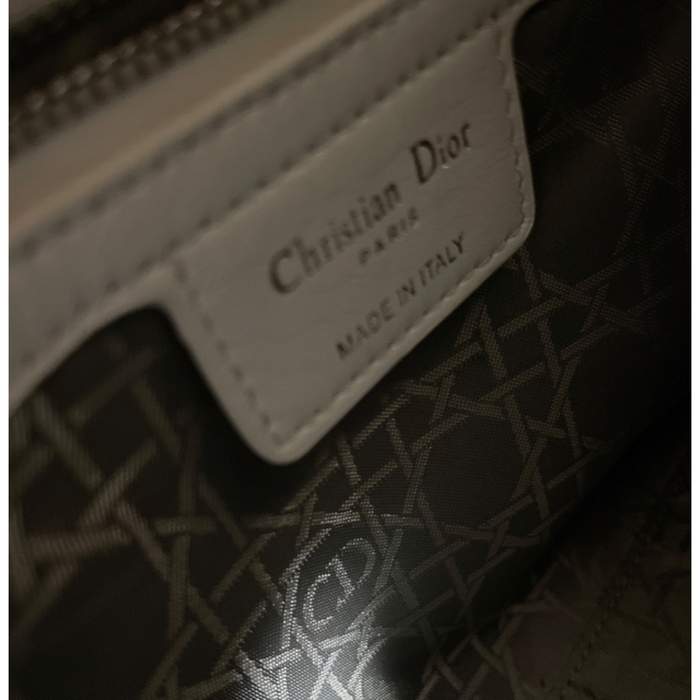 Dior(ディオール)の【お値下げ】Dior レディディオール ホワイト バッグ  レディースのバッグ(ハンドバッグ)の商品写真