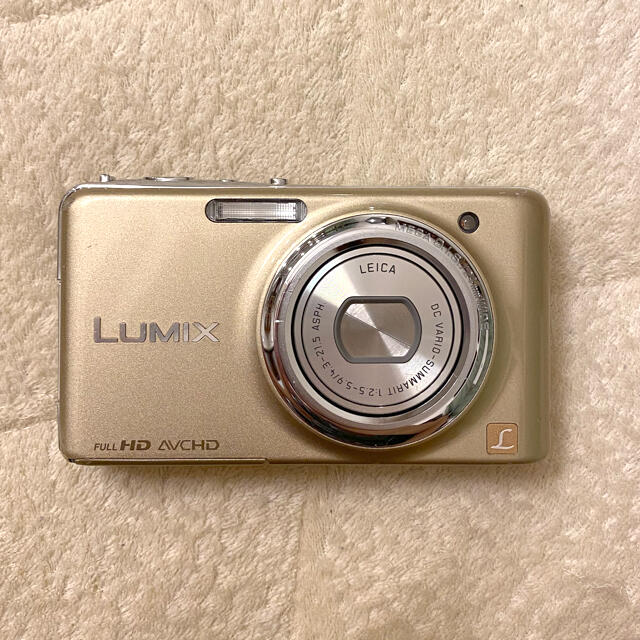 Panasonic(パナソニック)の【充電器なし】LUMIX  DMC-FX77   ゴールド スマホ/家電/カメラのカメラ(コンパクトデジタルカメラ)の商品写真