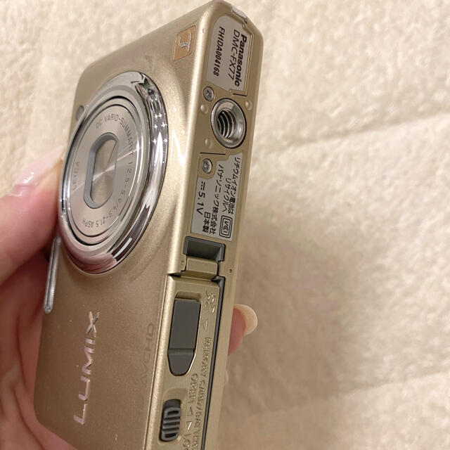 Panasonic(パナソニック)の【充電器なし】LUMIX  DMC-FX77   ゴールド スマホ/家電/カメラのカメラ(コンパクトデジタルカメラ)の商品写真