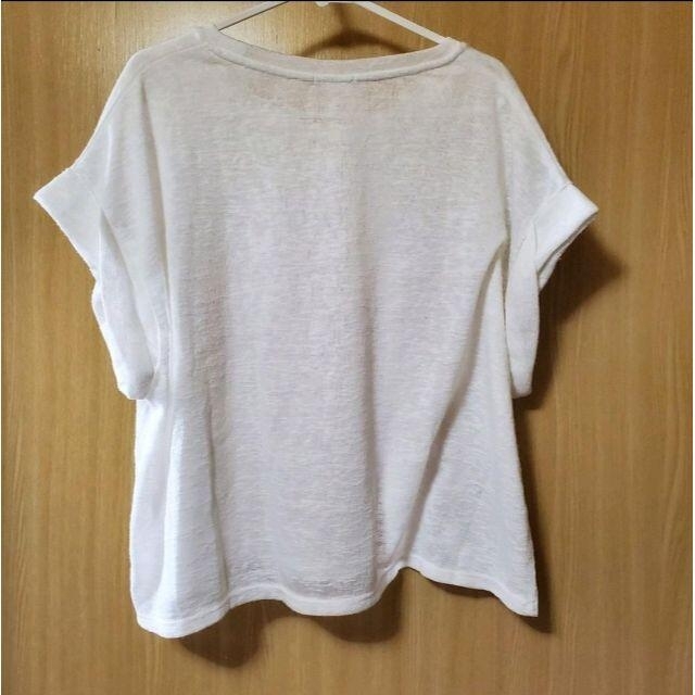 GU(ジーユー)のＴシャツ　オフホワイト　GU レディースのトップス(Tシャツ(半袖/袖なし))の商品写真