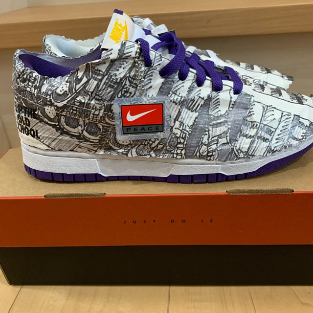 NIKE WMNS DUNK LOW "MADE YOU LOOK" 3