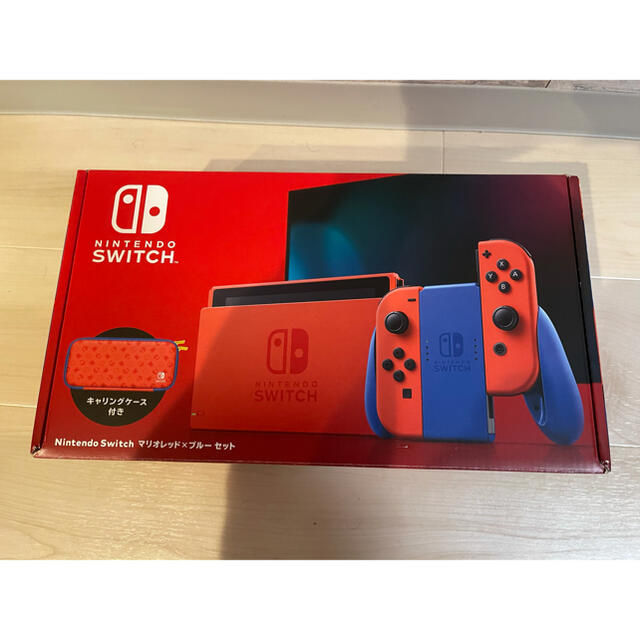 Nintendo Switch(ニンテンドースイッチ)の中古Nintendo Switch マリオ レッド×ブルー セット エンタメ/ホビーのゲームソフト/ゲーム機本体(家庭用ゲーム機本体)の商品写真