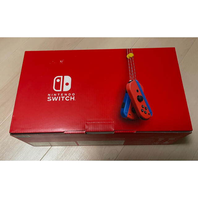 Nintendo Switch(ニンテンドースイッチ)の中古Nintendo Switch マリオ レッド×ブルー セット エンタメ/ホビーのゲームソフト/ゲーム機本体(家庭用ゲーム機本体)の商品写真