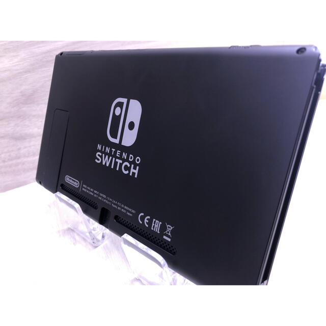 Nintendo Switch(ニンテンドースイッチ)のすぐに遊べる！Nintendo Switch 本体一式と装備たくさんセット エンタメ/ホビーのゲームソフト/ゲーム機本体(家庭用ゲーム機本体)の商品写真