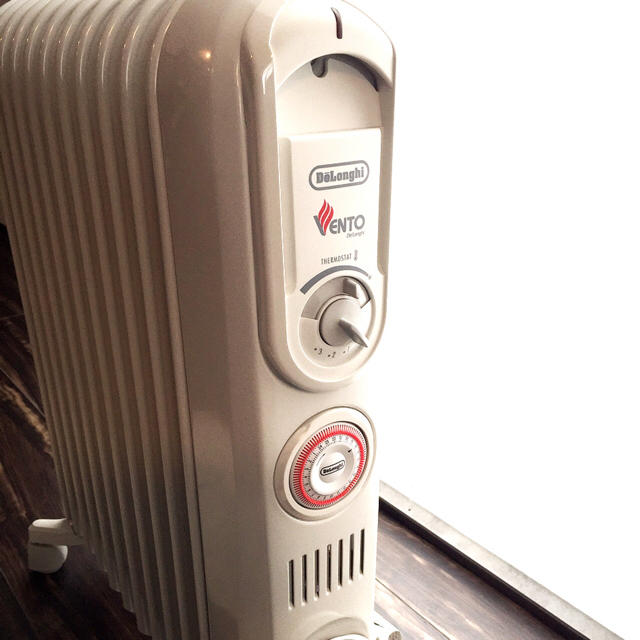 デロンギオイルヒーター1500w スマホ/家電/カメラの冷暖房/空調(オイルヒーター)の商品写真