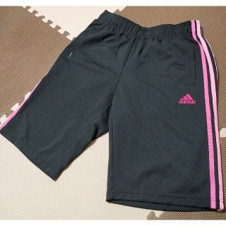 アディダス(adidas)の☆adidas アディダス ハーフパンツ 黒&桃色線 サイズL    (ショートパンツ)