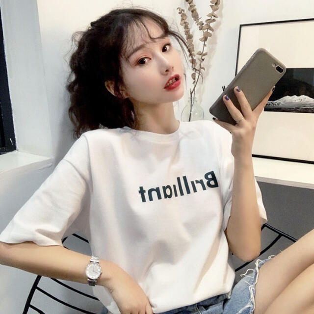 ロゴTシャツ　シンプル　Uネック　プリントT  韓国服 レディースのトップス(Tシャツ(半袖/袖なし))の商品写真