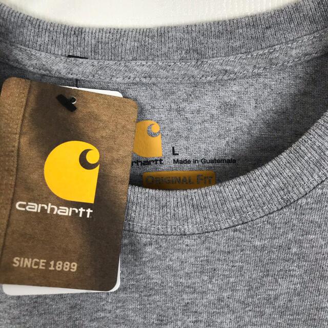 carhartt(カーハート)の新品　未使用品　カーハート  ワンポイント　無地　ポケット　ロンtee メンズのトップス(Tシャツ/カットソー(七分/長袖))の商品写真