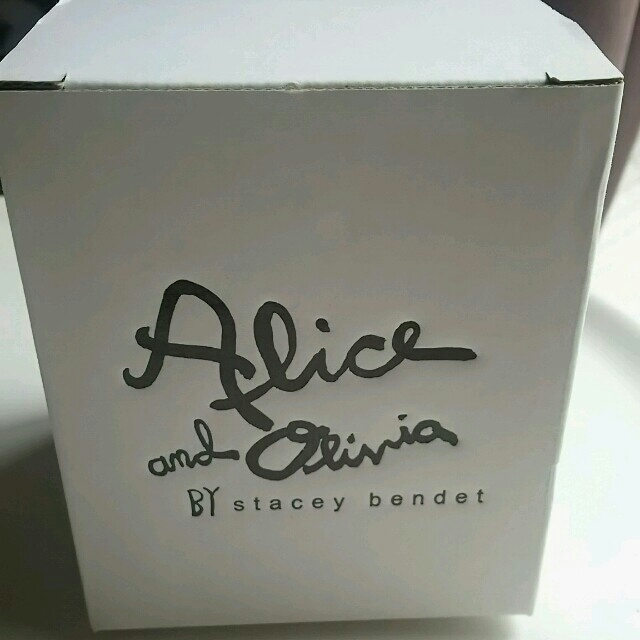 Alice+Olivia(アリスアンドオリビア)のalice and olivia ソーサー付マグカップ未使用 インテリア/住まい/日用品のキッチン/食器(グラス/カップ)の商品写真