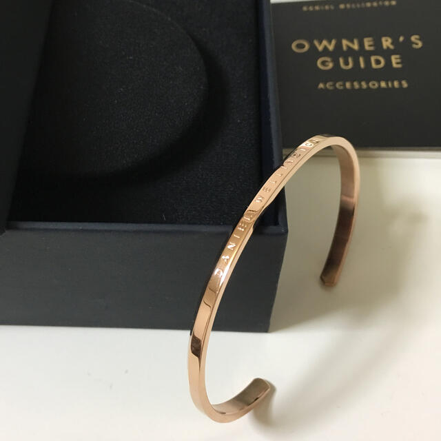 Daniel Wellington(ダニエルウェリントン)のダニエルバングル　ゴールド　L メンズのアクセサリー(バングル/リストバンド)の商品写真