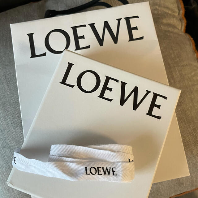 LOEWE(ロエベ)のロエベ　ショップ袋　箱　リボン レディースのバッグ(ショップ袋)の商品写真