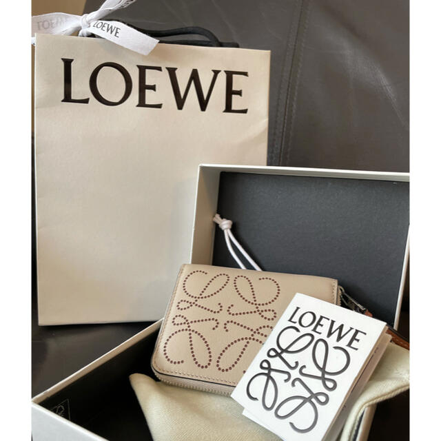 LOEWE(ロエベ)のロエベ　ショップ袋　箱　リボン レディースのバッグ(ショップ袋)の商品写真