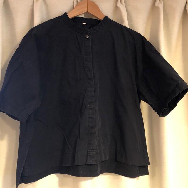 MUJI (無印良品)(ムジルシリョウヒン)の無印良品　ブラック　半袖シャツ レディースのトップス(シャツ/ブラウス(半袖/袖なし))の商品写真