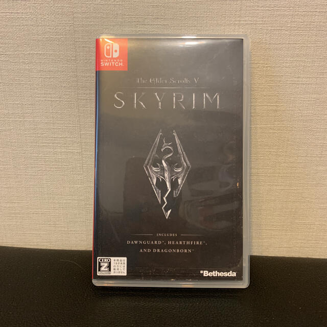 Nintendo Switch(ニンテンドースイッチ)のThe Elder Scrolls V： Skyrim（ザ エルダースクロールズ エンタメ/ホビーのゲームソフト/ゲーム機本体(家庭用ゲームソフト)の商品写真