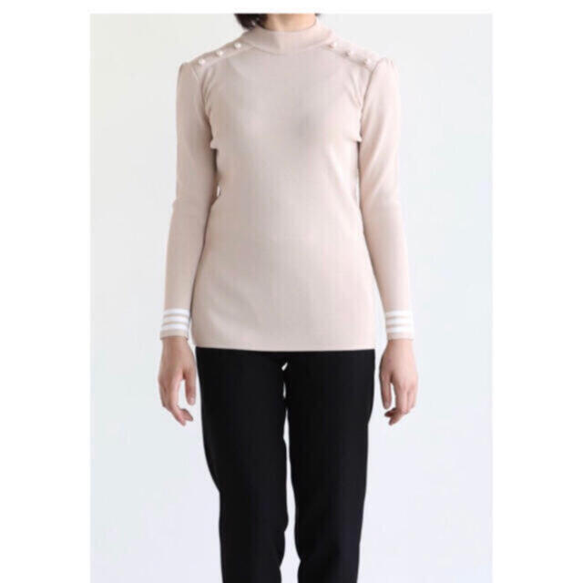 BARNEYS NEW YORK(バーニーズニューヨーク)のBORDERS at BALCONY PEARL TOP BEIGE  レディースのトップス(シャツ/ブラウス(長袖/七分))の商品写真