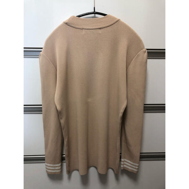 BARNEYS NEW YORK(バーニーズニューヨーク)のBORDERS at BALCONY PEARL TOP BEIGE  レディースのトップス(シャツ/ブラウス(長袖/七分))の商品写真