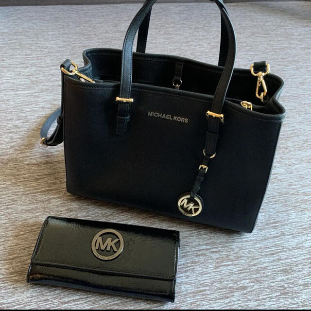 Michael Kors(マイケルコース)のMICHAEL KORS バッグ&長財布　2点セット レディースのバッグ(ショルダーバッグ)の商品写真