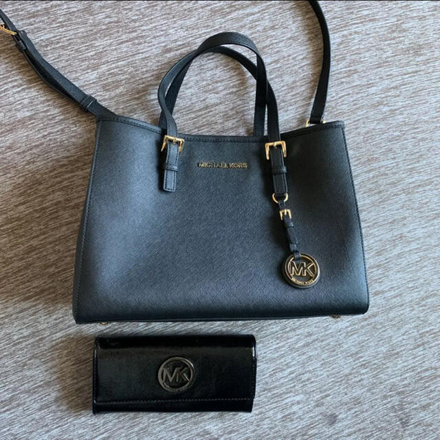 Michael Kors(マイケルコース)のMICHAEL KORS バッグ&長財布　2点セット レディースのバッグ(ショルダーバッグ)の商品写真