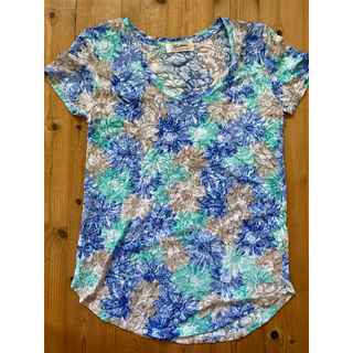 アズールバイマウジー(AZUL by moussy)のTシャツ　花柄　(Tシャツ(半袖/袖なし))