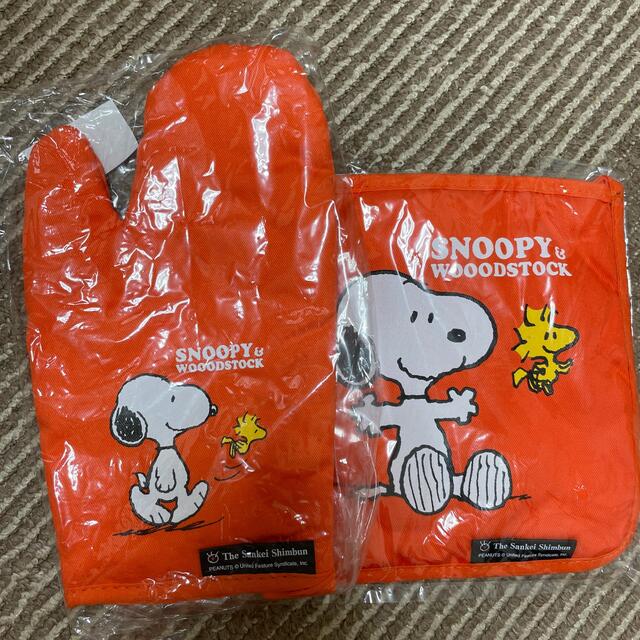 SNOOPY鍋敷きミトンセット インテリア/住まい/日用品のキッチン/食器(収納/キッチン雑貨)の商品写真