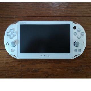 プレイステーションヴィータ(PlayStation Vita)のPSVITA PCH-2000 白 本体＋８GBカード(携帯用ゲーム機本体)