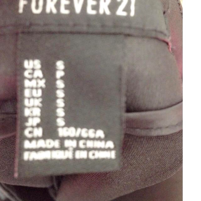 FOREVER 21(フォーエバートゥエンティーワン)のフェイクレザースカート♡ レディースのスカート(ミニスカート)の商品写真
